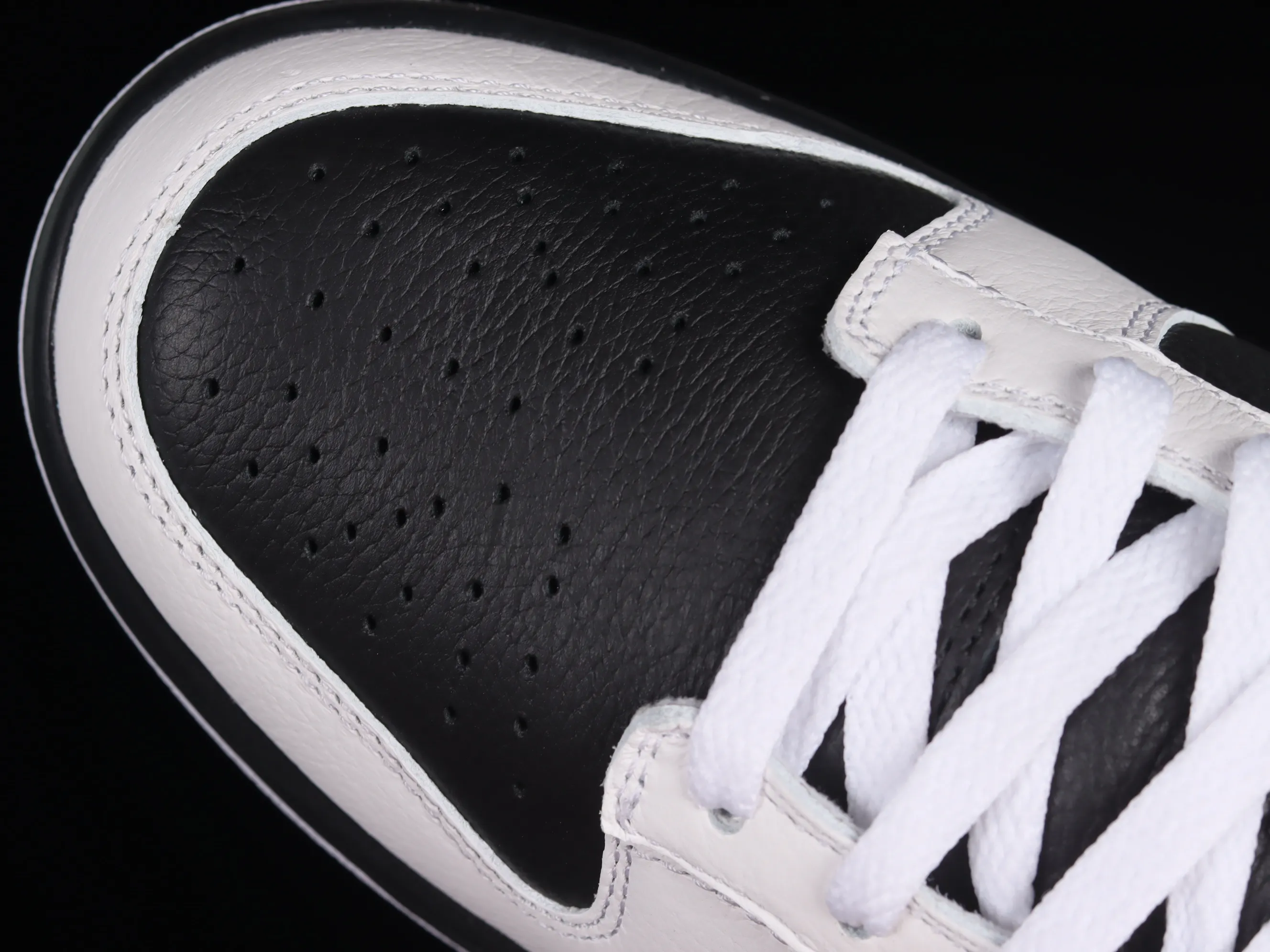 All Categories Nk SB Dunk Series Nk SB Dunk Low Low-top Sneakers C Version Nk Dunk Low "Reverse Panda" White and Black Reverse Panda SB Smashing Backboard Fashion Casual Sneakers FD9064-011